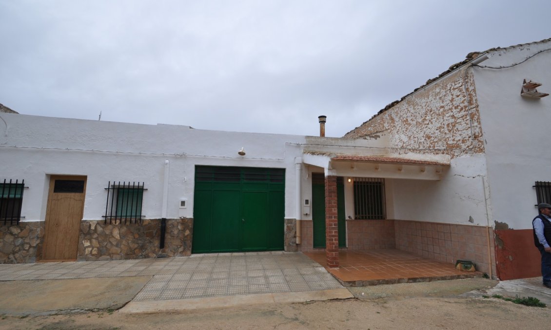 Segunda mano - Villa -
Yecla - Inland