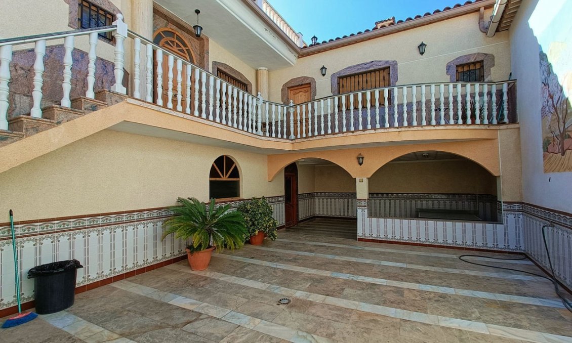 Segunda mano - Town House -
Algueña - Inland