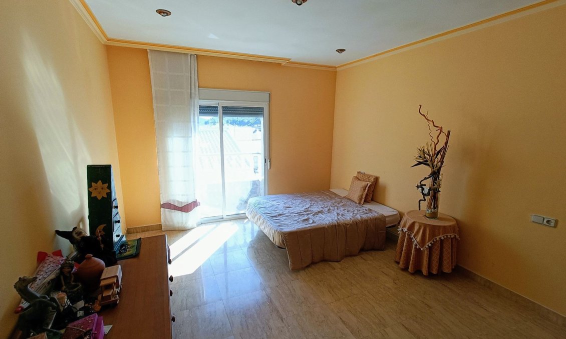 Segunda mano - Town House -
Algueña - Inland