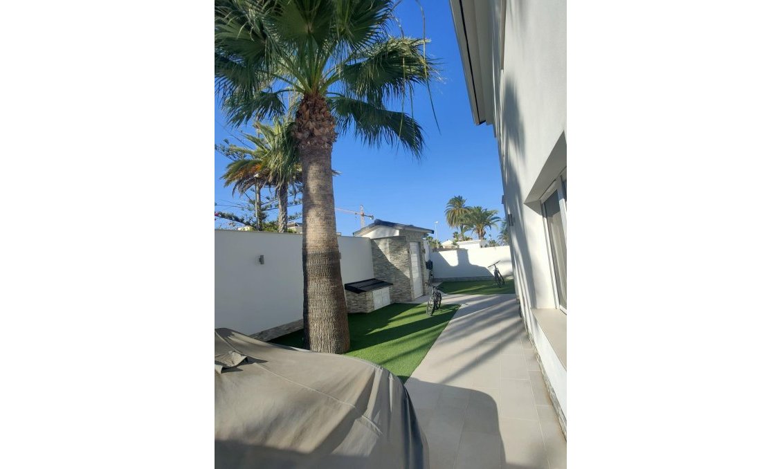 Segunda mano - Villa -
Orihuela Costa - La Zenia
