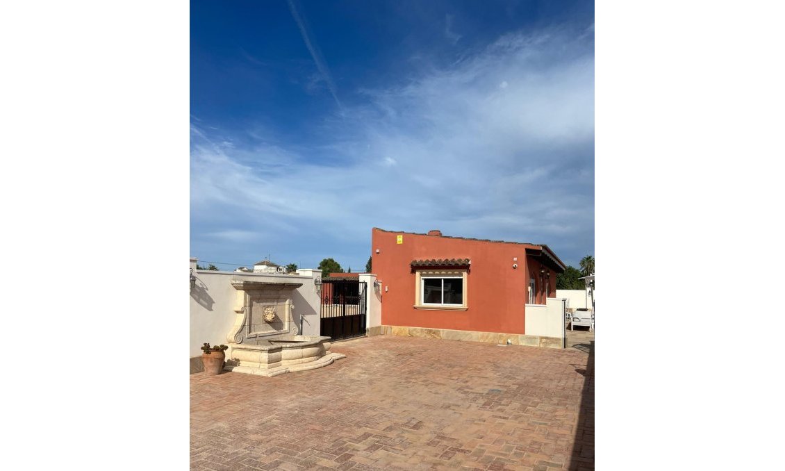 Revente - Villa -
Almoradí