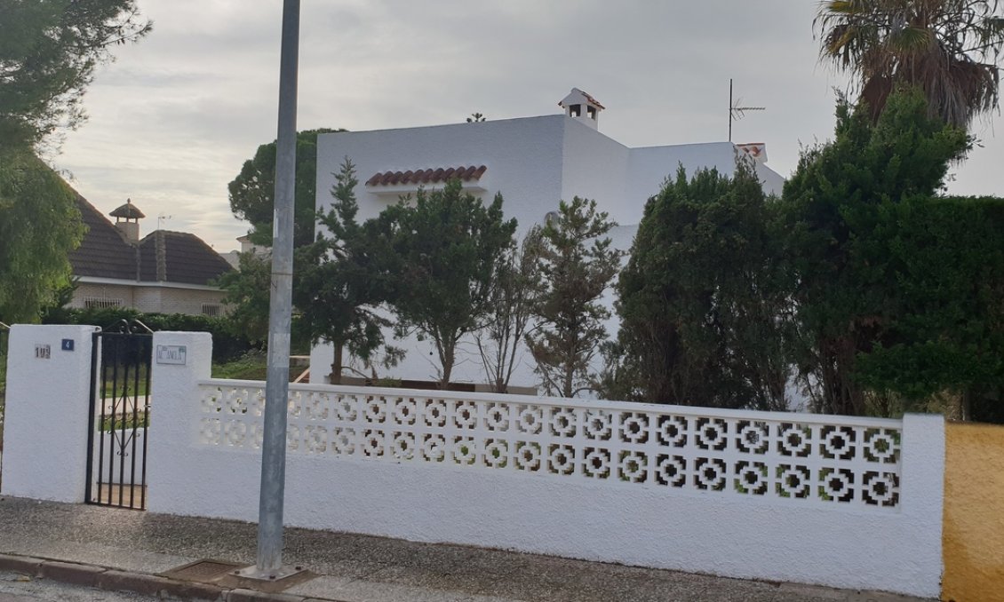 Segunda mano - Villa -
La Zenia - Costa Blanca
