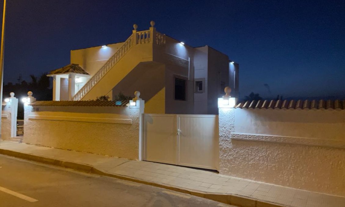 Segunda mano - Villa -
San Miguel de Salinas - Inland