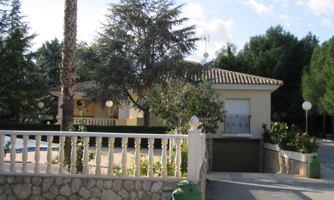 Segunda mano - Villa -
Yecla - Inland