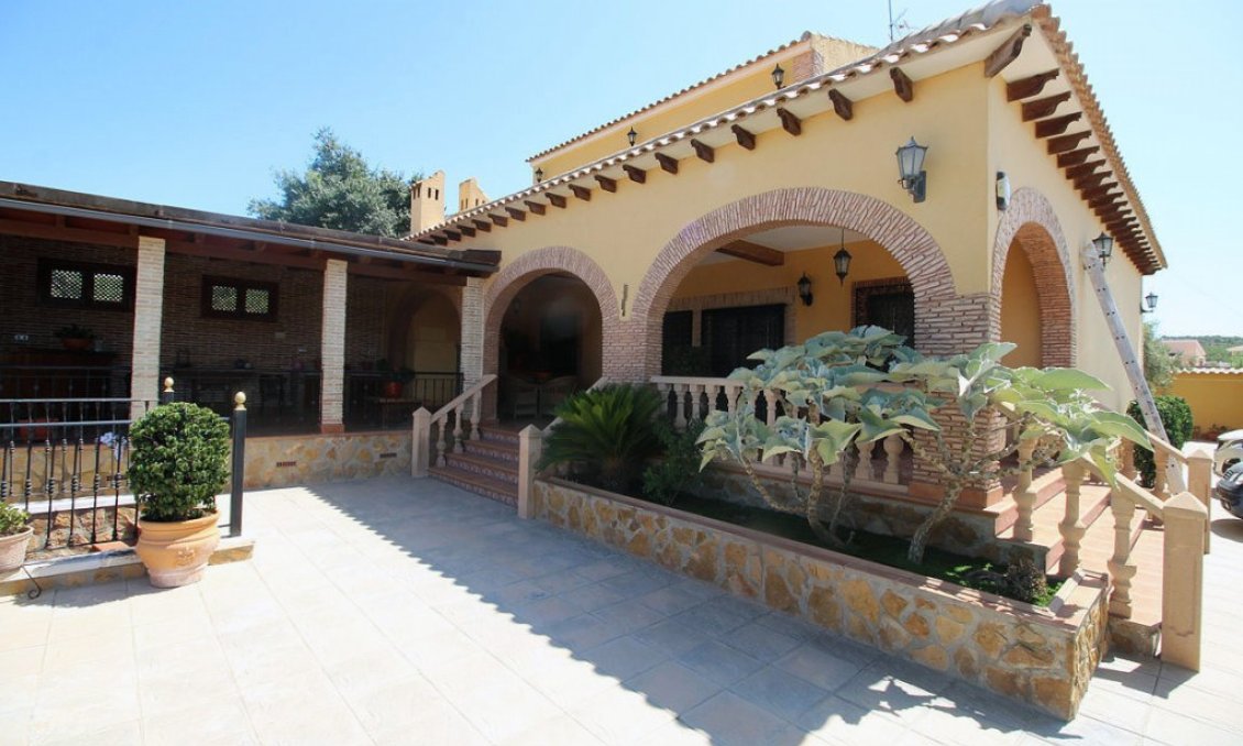 Segunda mano - Villa -
Bigastro - Inland