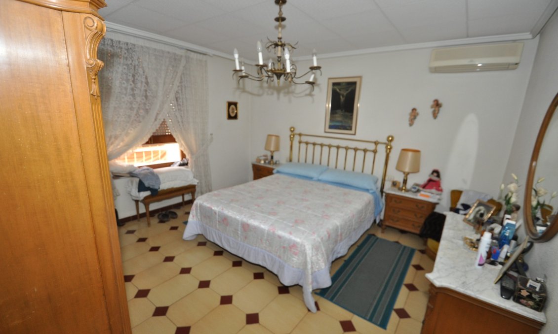 Segunda mano - Town House -
Petrer - Inland