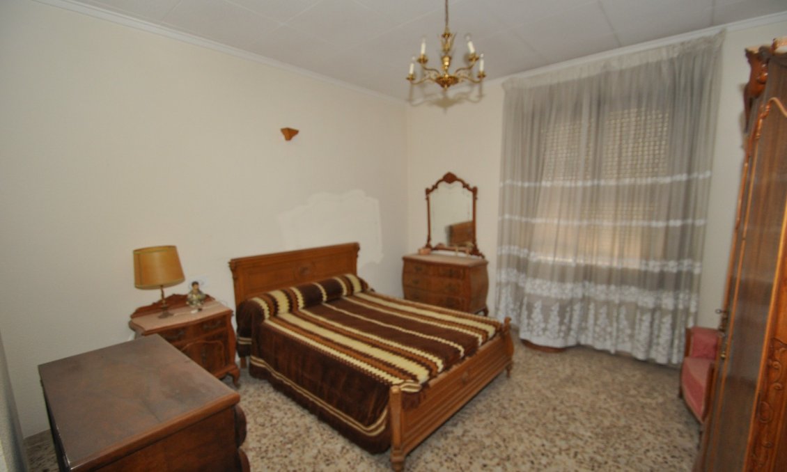 Segunda mano - Town House -
Petrer - Inland
