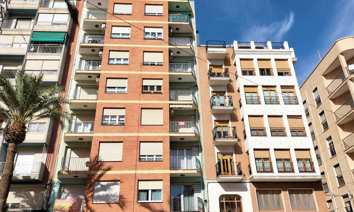Segunda mano - Apartamento -
Sax - Inland
