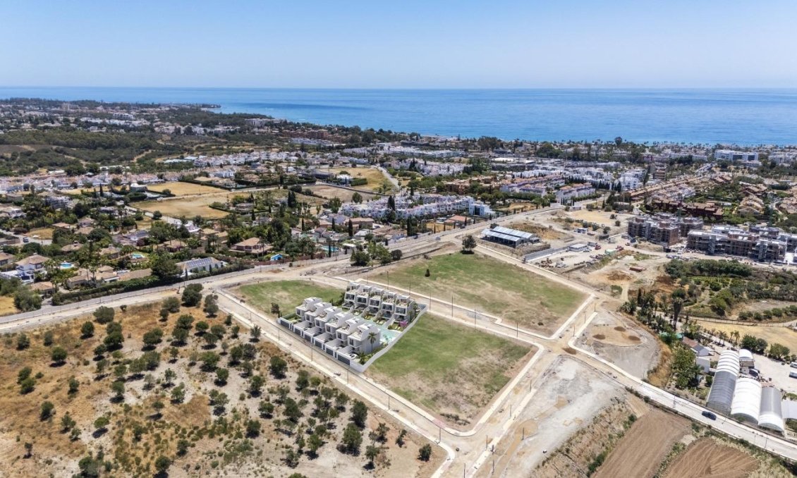 Obra nueva - Town House -
Estepona - Los Flamingos