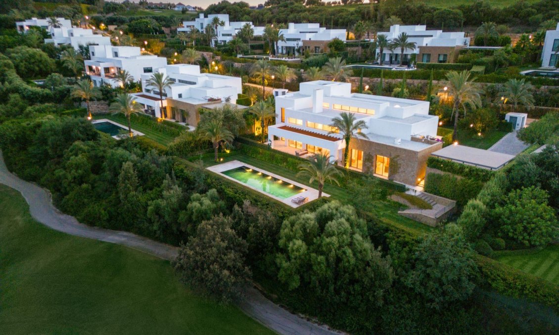 Obra nueva - Villa -
Casares - Pedregales
