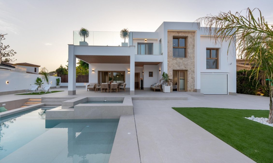 Obra nueva - Villa -
Orihuela Costa - Campoamor