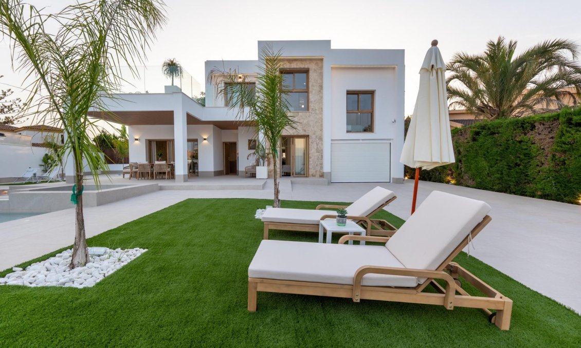 Obra nueva - Villa -
Orihuela Costa - Campoamor