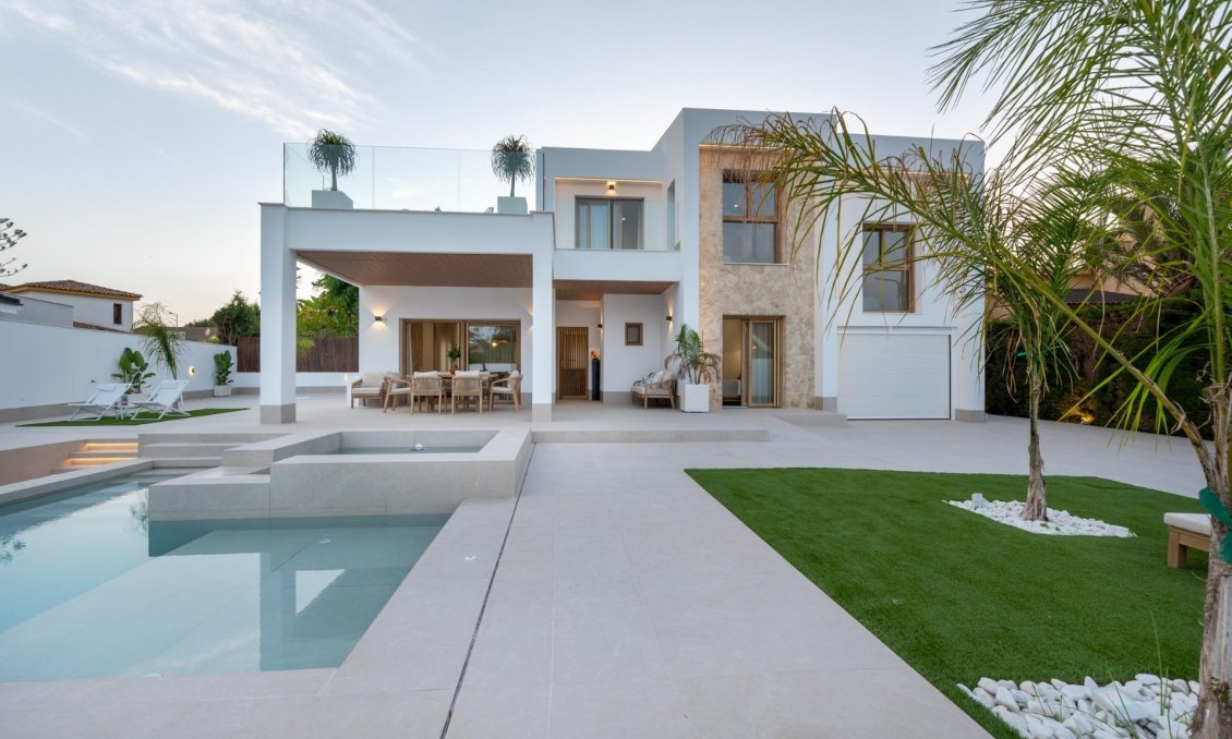 Obra nueva - Villa -
Orihuela Costa - Campoamor