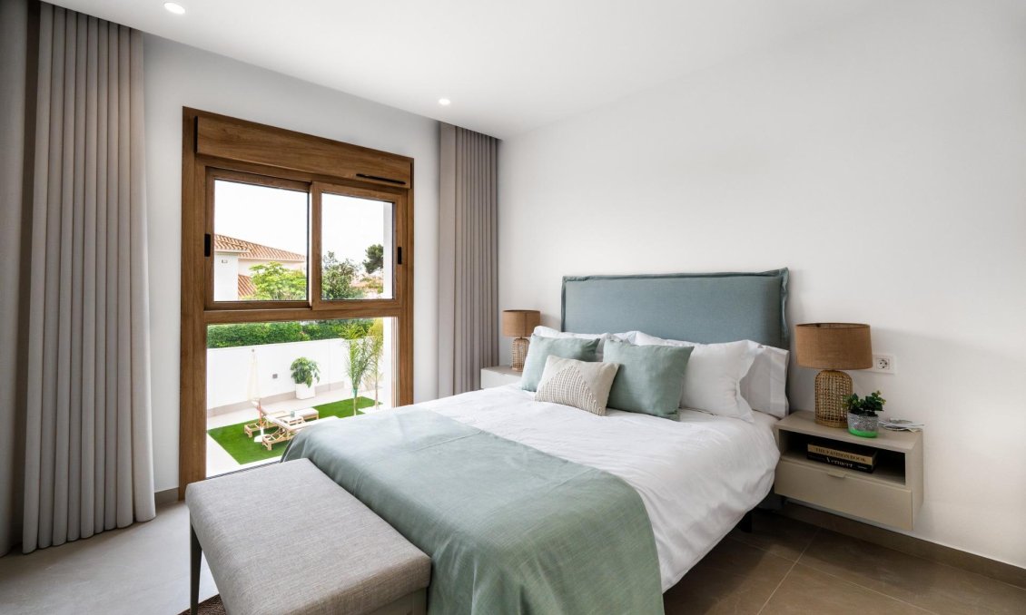 Obra nueva - Villa -
Orihuela Costa - Campoamor