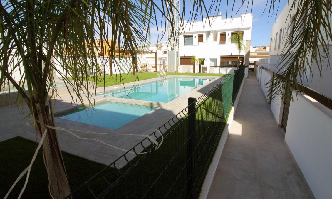 Obra nueva - Villa -
Pilar de la Horadada - parque Andromeda