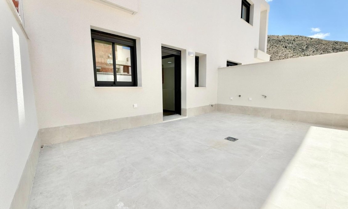 Új építésű - Town House -
Cox - San Fernando