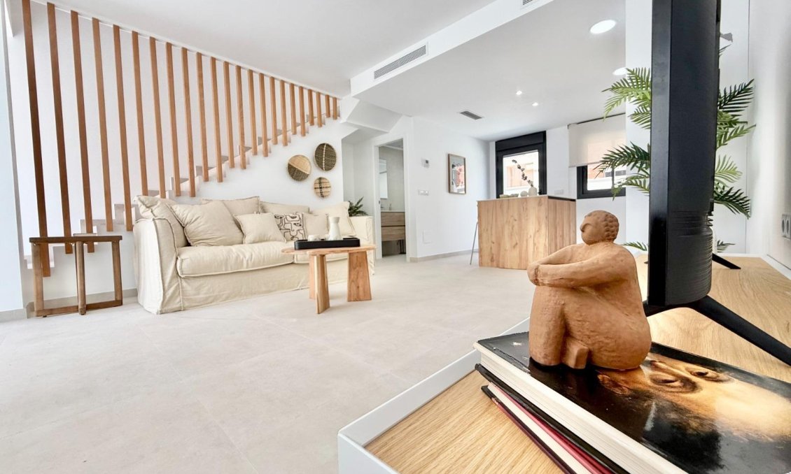 Obra nueva - Town House -
Cox - San Fernando