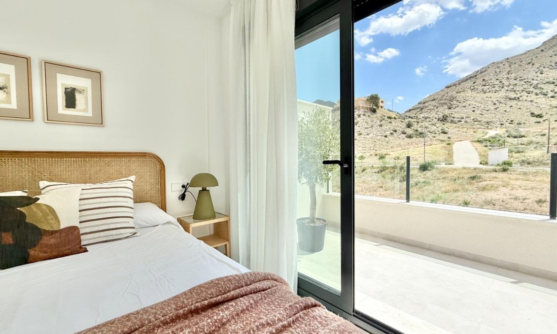 Obra nueva - Town House -
Cox - San Fernando