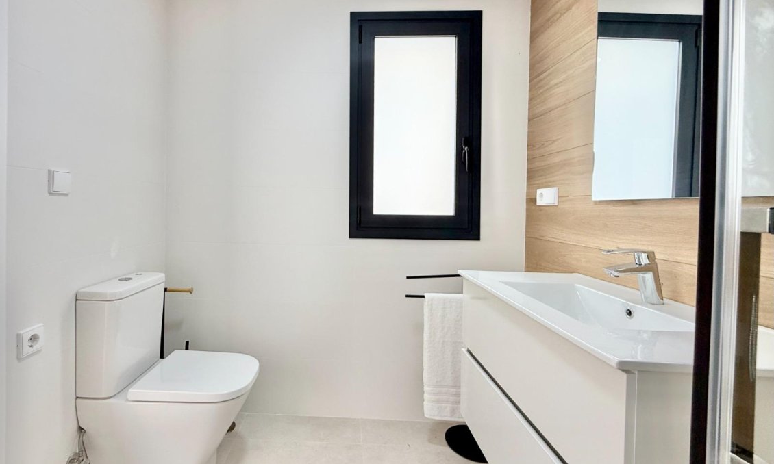 Obra nueva - Town House -
Cox - San Fernando