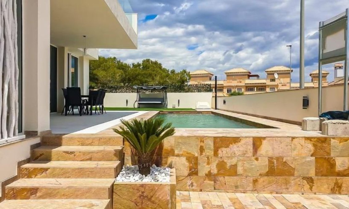 Obra nueva - Villa -
Orihuela Costa - PAU 26