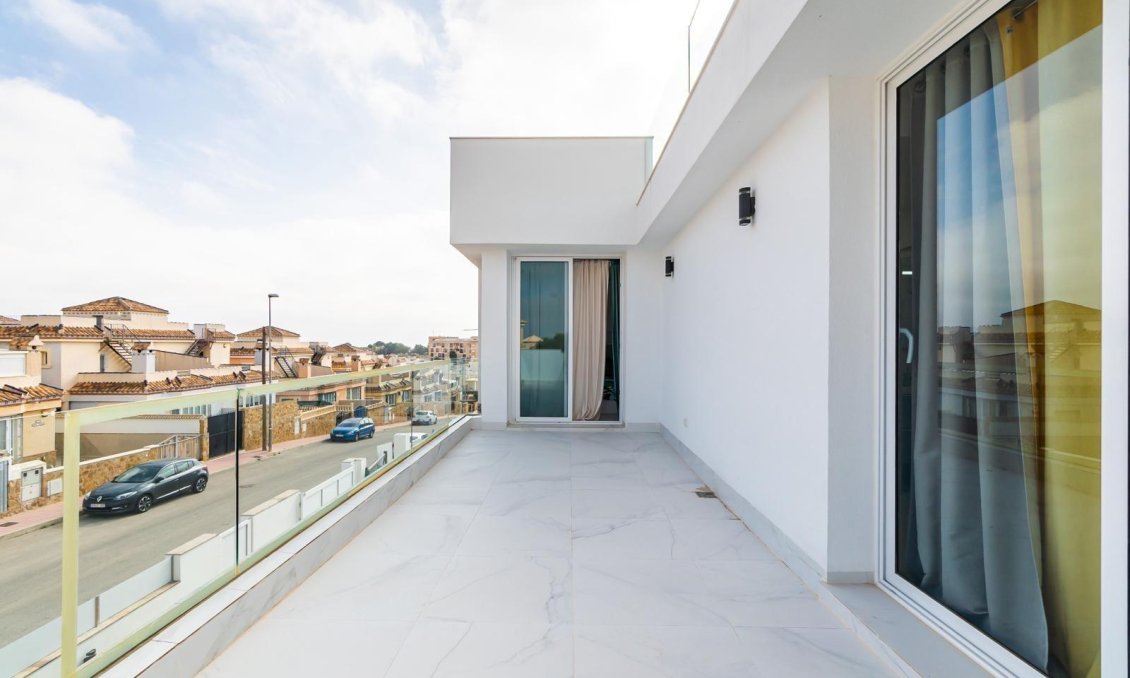 Obra nueva - Villa -
Orihuela Costa - PAU 26