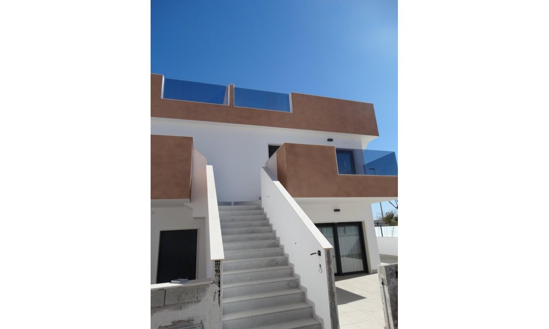 Neue Gebäude - Bungalow -
Pilar de la Horadada - pueblo