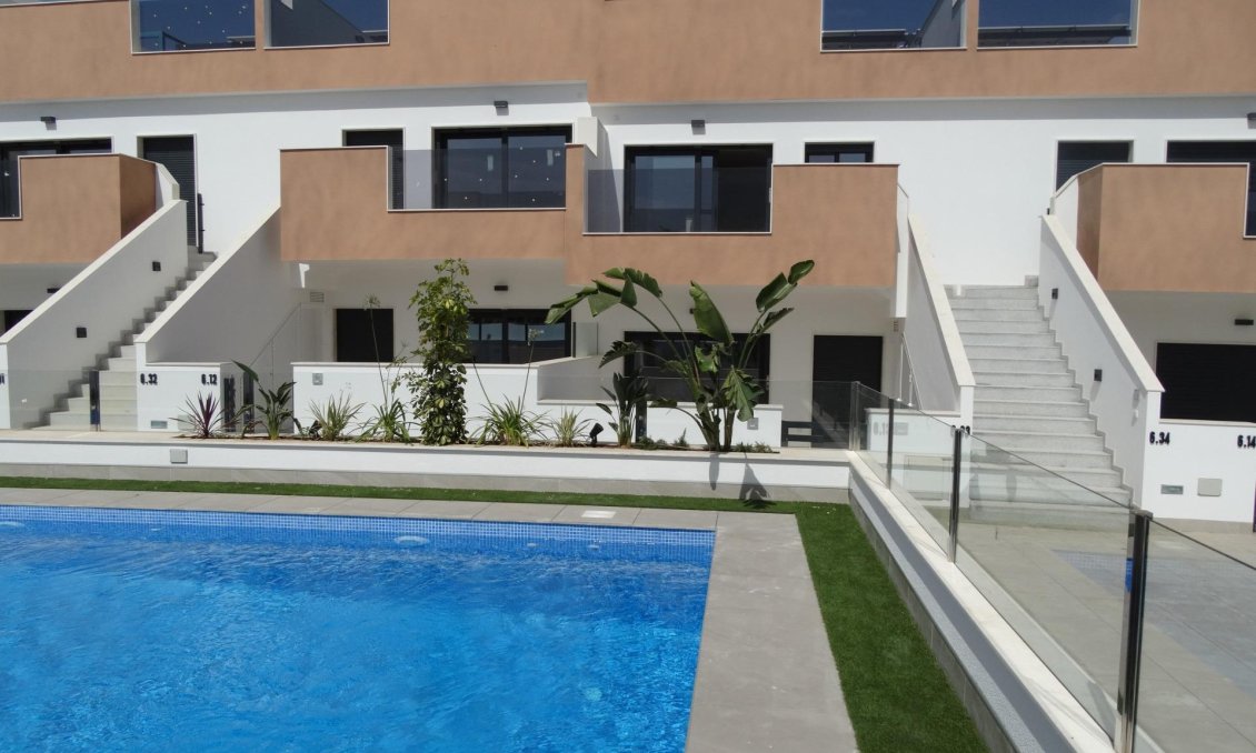 Neue Gebäude - Bungalow -
Pilar de la Horadada - pueblo