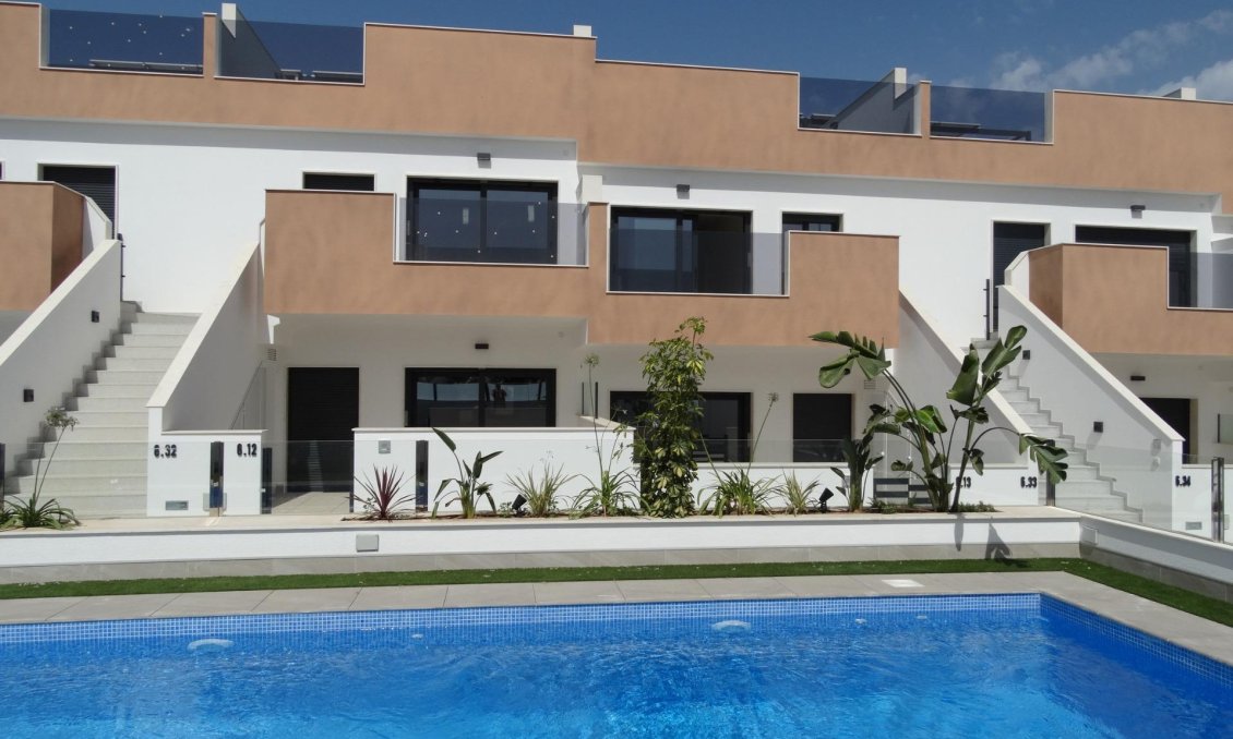 Neue Gebäude - Bungalow -
Pilar de la Horadada - pueblo