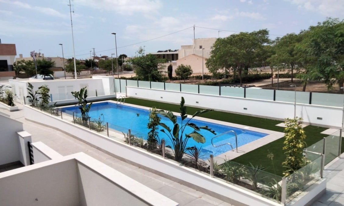 Neue Gebäude - Bungalow -
Pilar de la Horadada - pueblo