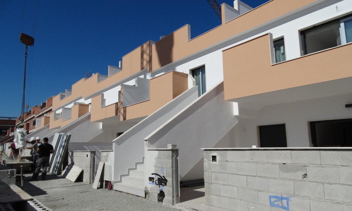 Neue Gebäude - Bungalow -
Pilar de la Horadada - pueblo
