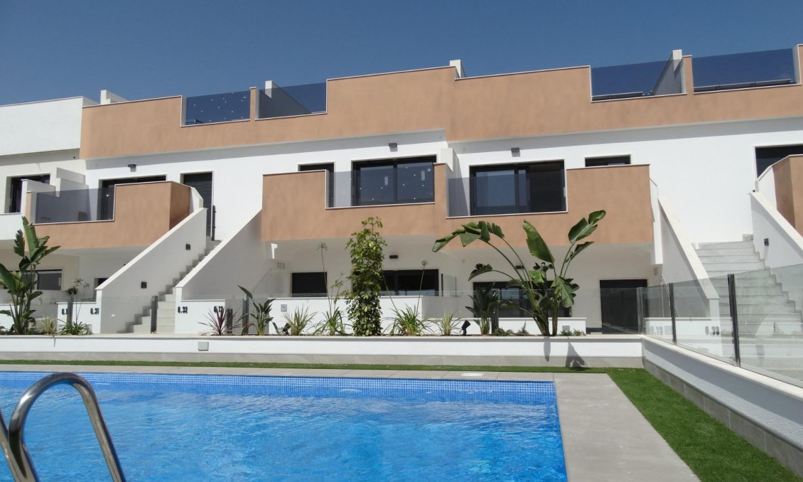 Neue Gebäude - Bungalow -
Pilar de la Horadada - pueblo