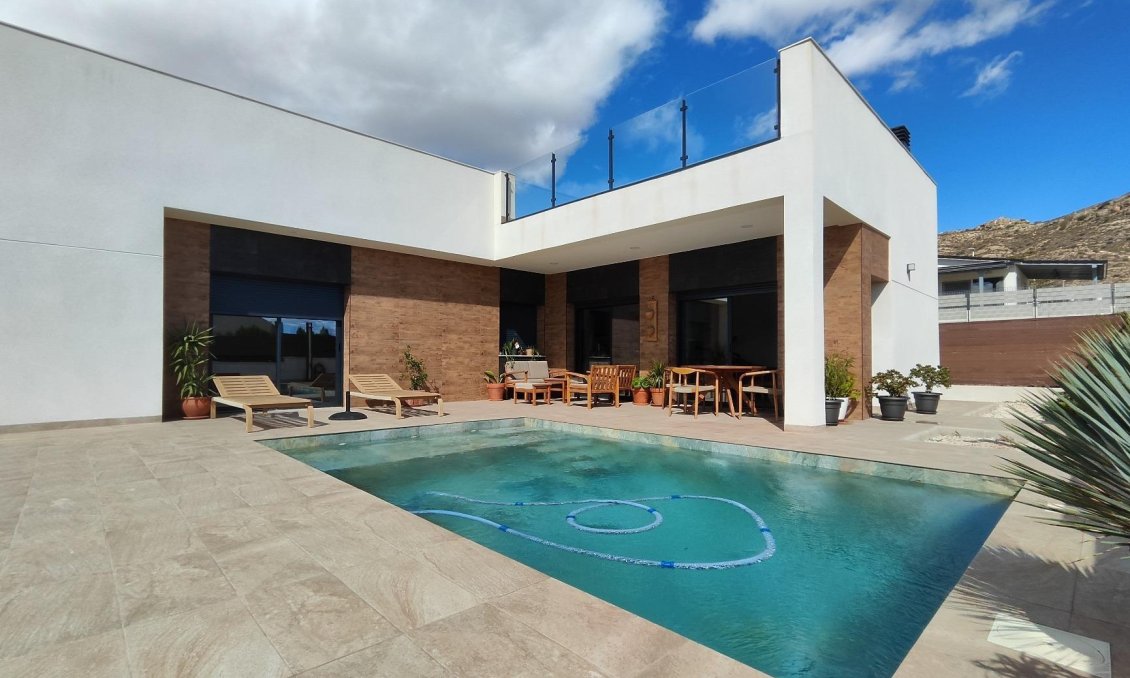 Obra nueva - Villa -
Pinoso - Lel