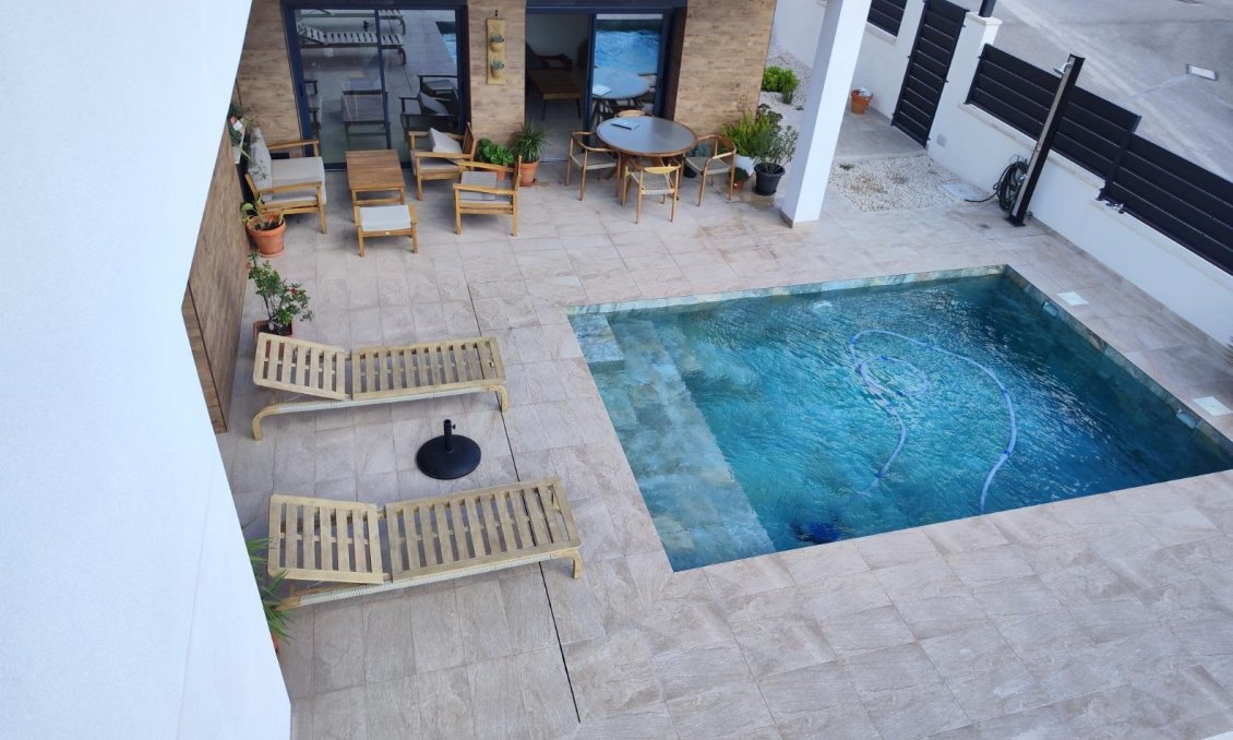 Obra nueva - Villa -
Pinoso - Lel