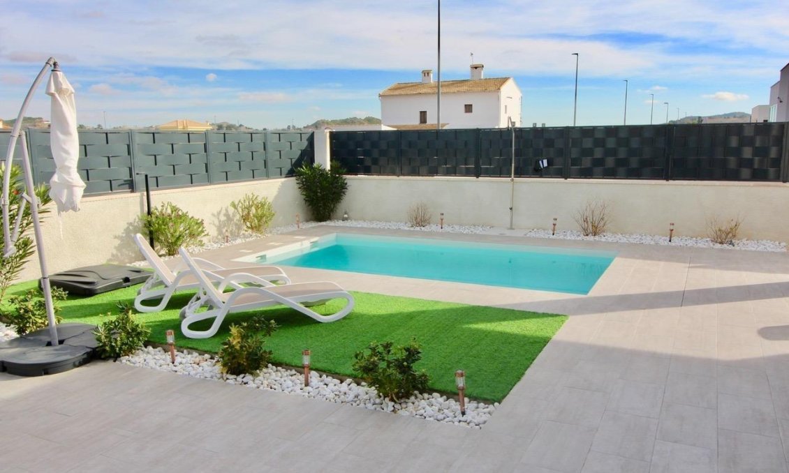 Obra nueva - Villa -
Pinoso - Lel