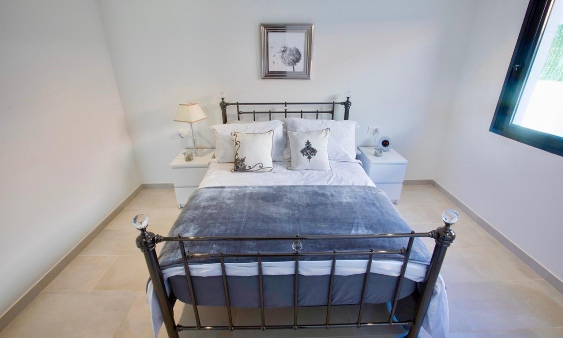 Obra nueva - Villa -
Pinoso - Lel