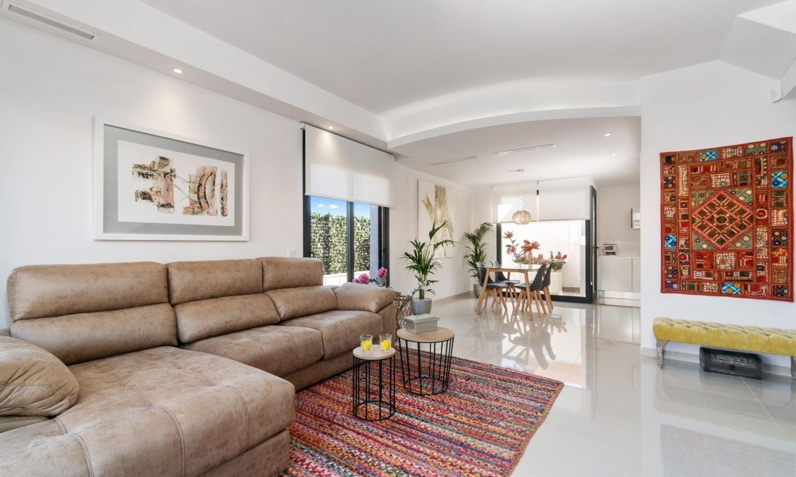 Neue Gebäude - Villa -
Los Montesinos - La Herrada