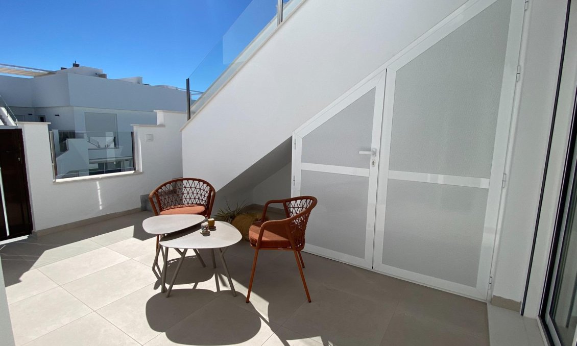 Neue Gebäude - Bungalow -
Pilar de la Horadada - pueblo