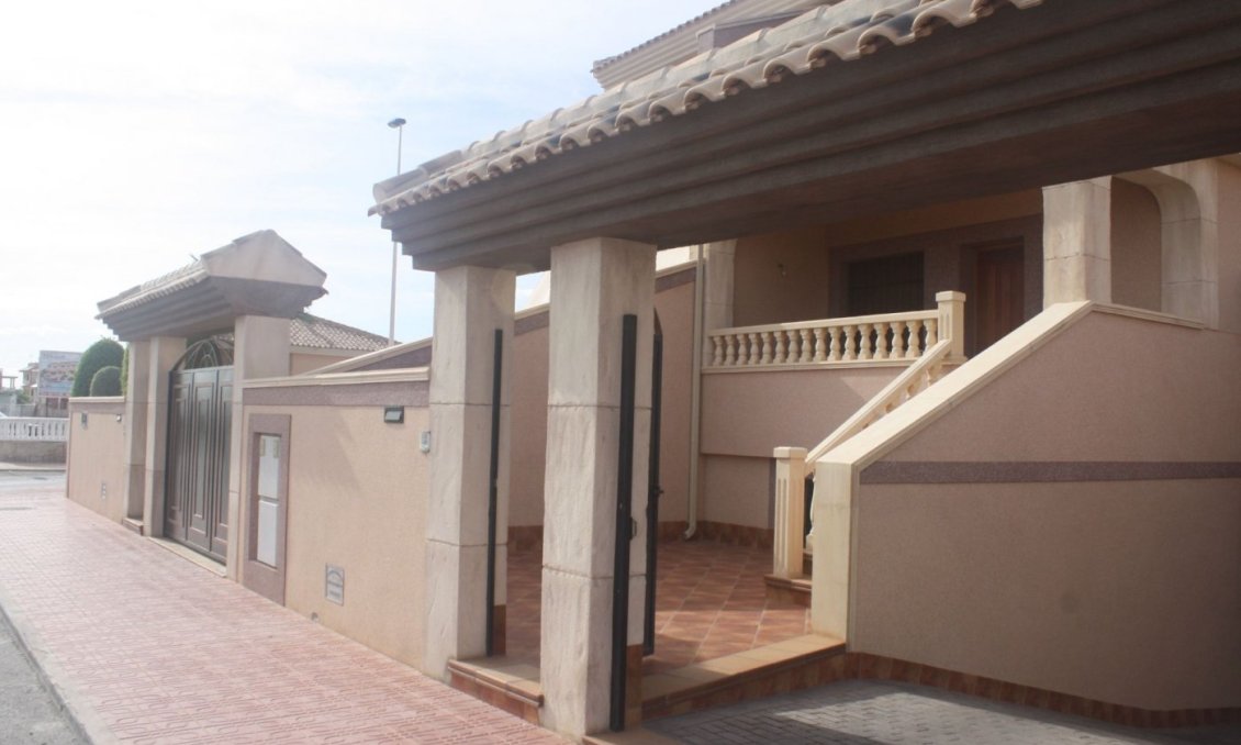 Obra nueva - Town House -
Torrevieja - Los Altos