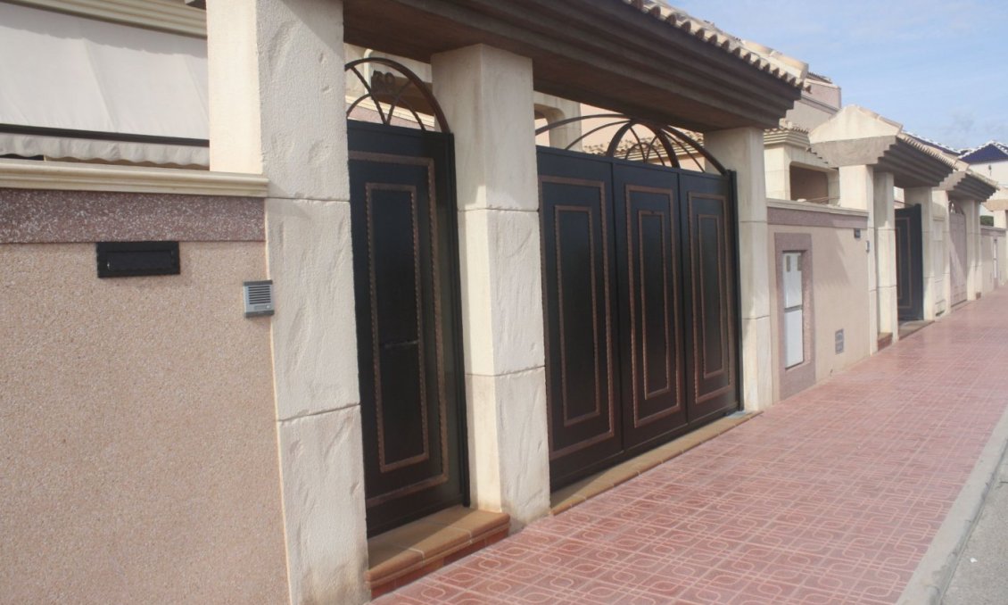 Obra nueva - Town House -
Torrevieja - Los Altos