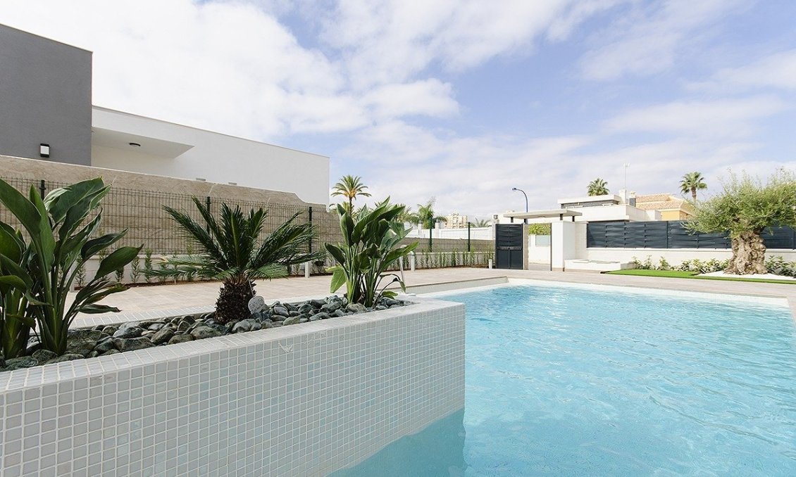 Obra nueva - Villa -
Orihuela Costa - Campoamor