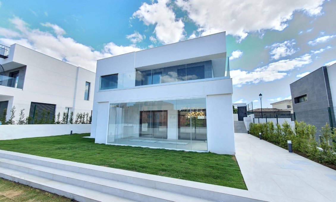 Neue Gebäude - Villa -
Manilva - La Duquesa