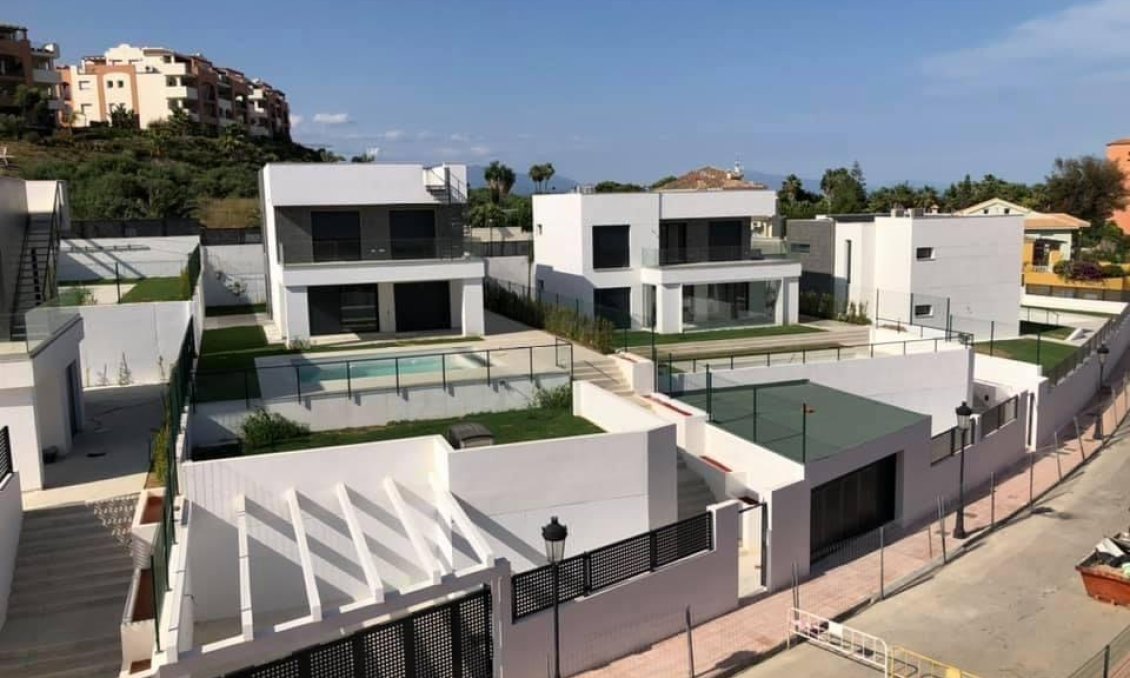 Neue Gebäude - Villa -
Manilva - La Duquesa