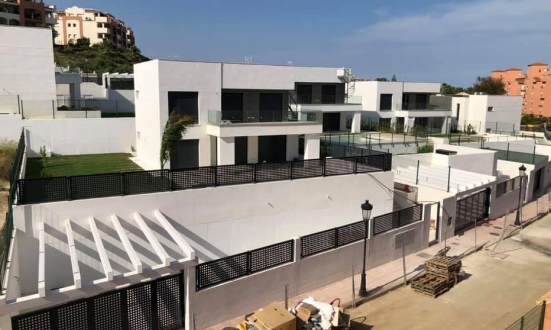 Neue Gebäude - Villa -
Manilva - La Duquesa