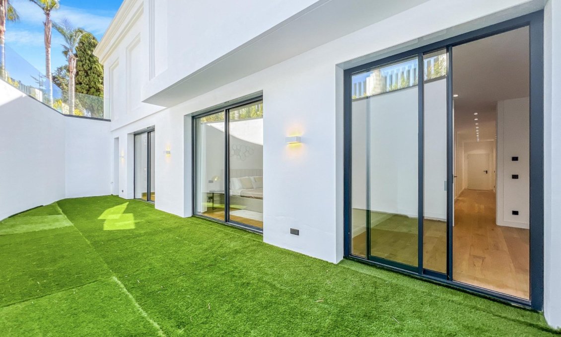 Obra nueva - Villa -
Marbella - Lomas De Marbella Club