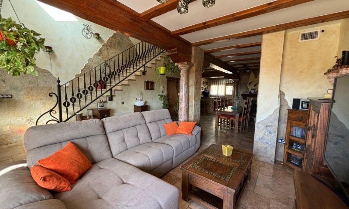 Segunda mano - Villa -
Redován - Inland