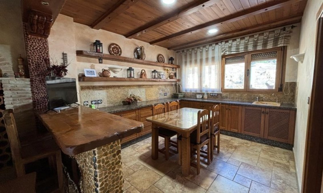 Segunda mano - Villa -
Redován - Inland
