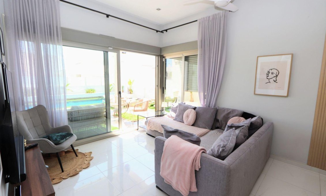 Segunda mano - Villa -
Orihuela Costa - Costa Blanca