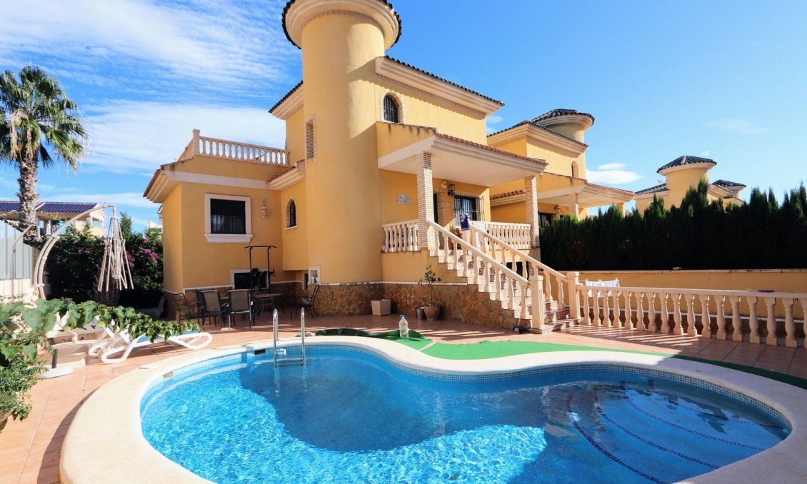 Segunda mano - Villa -
Villamartin - Costa Blanca