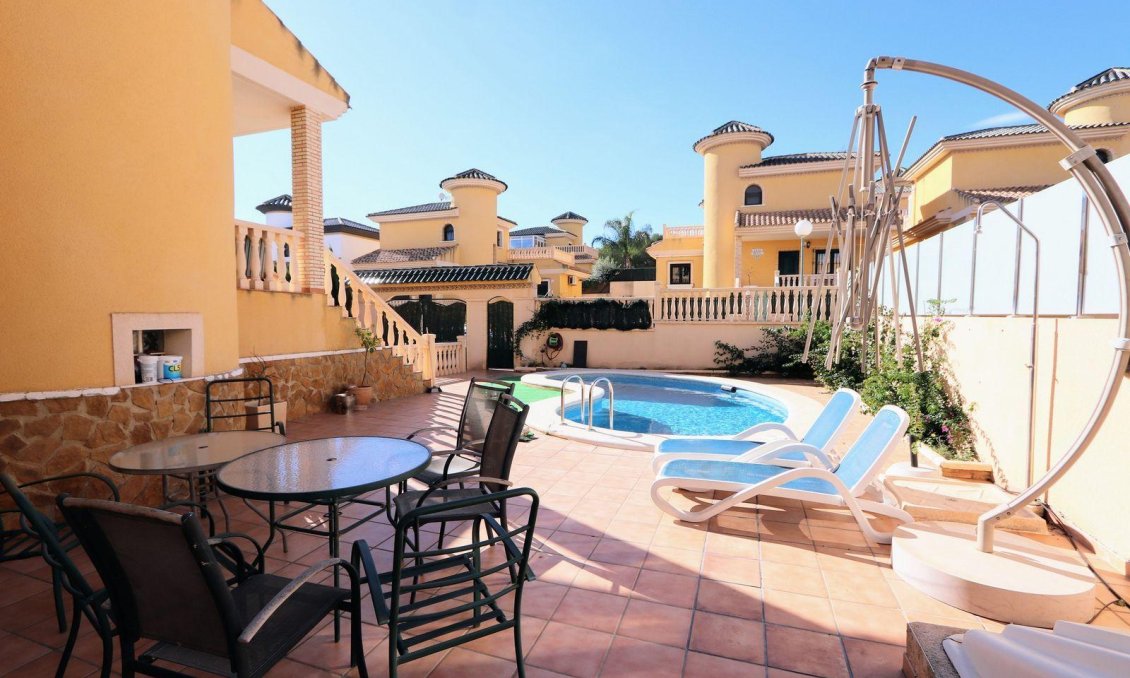 Segunda mano - Villa -
Villamartin - Costa Blanca