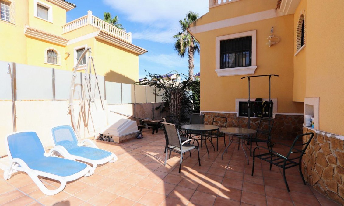 Segunda mano - Villa -
Villamartin - Costa Blanca